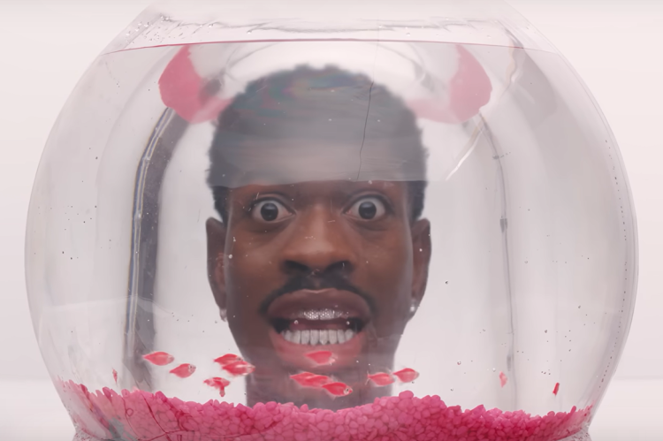 Lil Nas X // Dainos "HOTBOX" stop kadras / Youtube